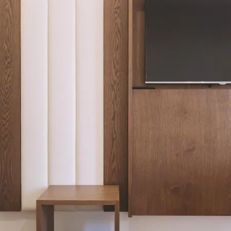 Ambassador Apartment *